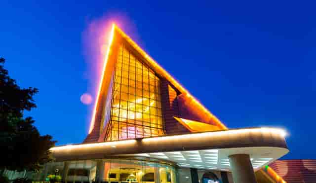 内马尔和梅西西服(梅西PK内马尔)